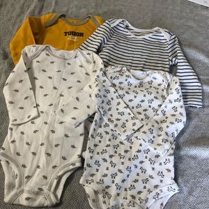 ✨4 for $22✨3-6 M Carter’s Long Sleeve Onesies
